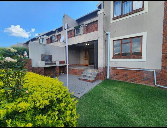 3 BEDROOM TOWNHOUSE FOR SALE IN MEYERSDAL